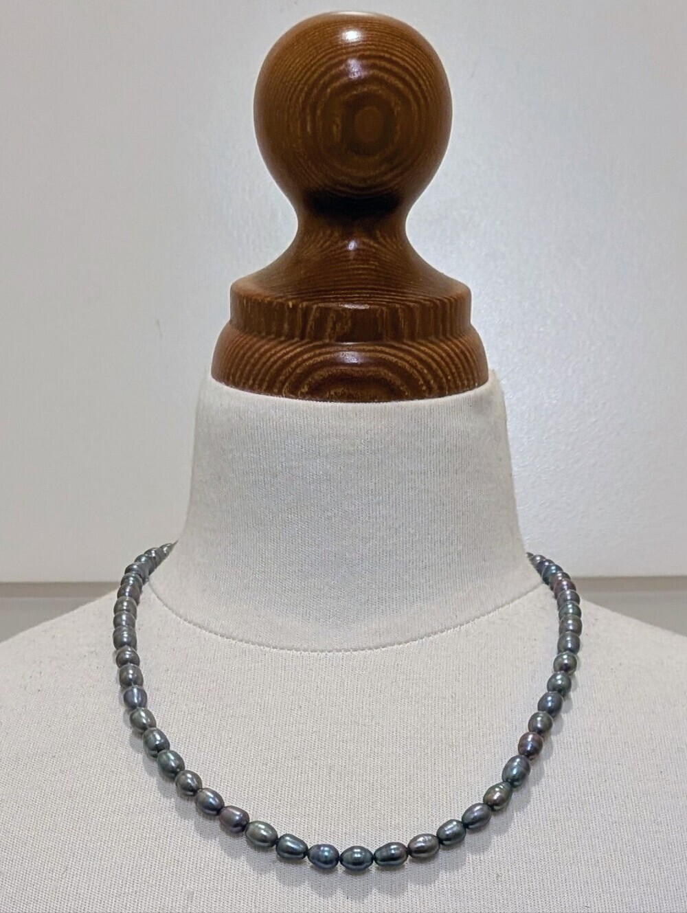 GUC Genuine Black Tahitian Circle Pearl Strand Necklace with Box Clasp